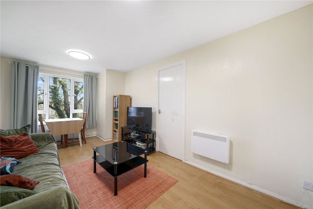 Property photo 3 of 16 Picture No. 01