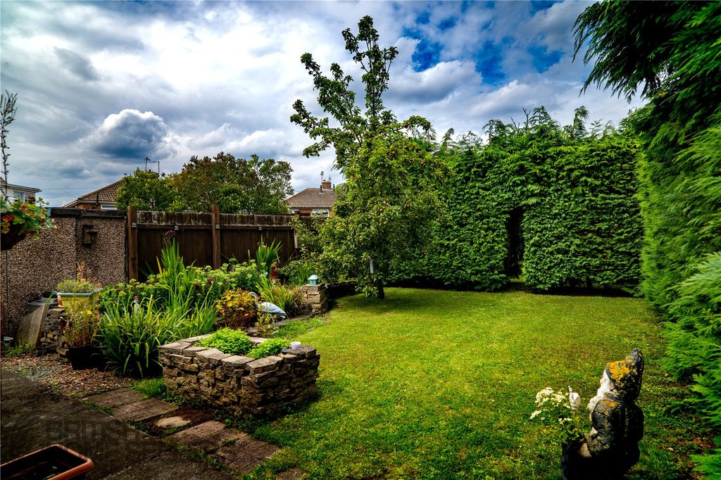 Property photo 2 of 21 Picture No. 16