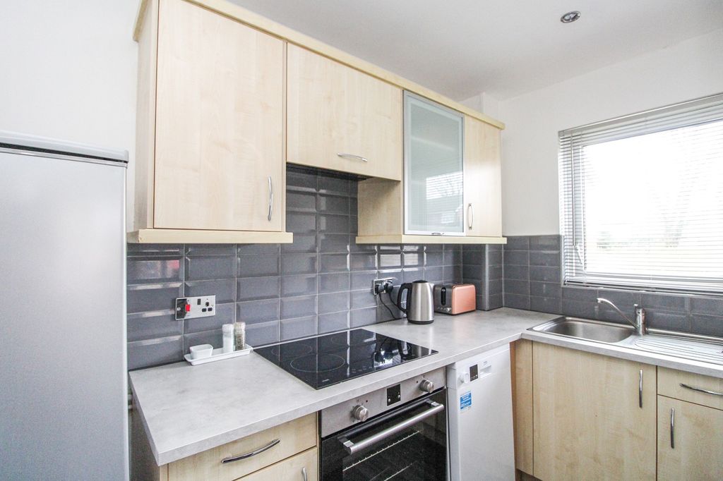 Property photo 3 of 9 Kitchen