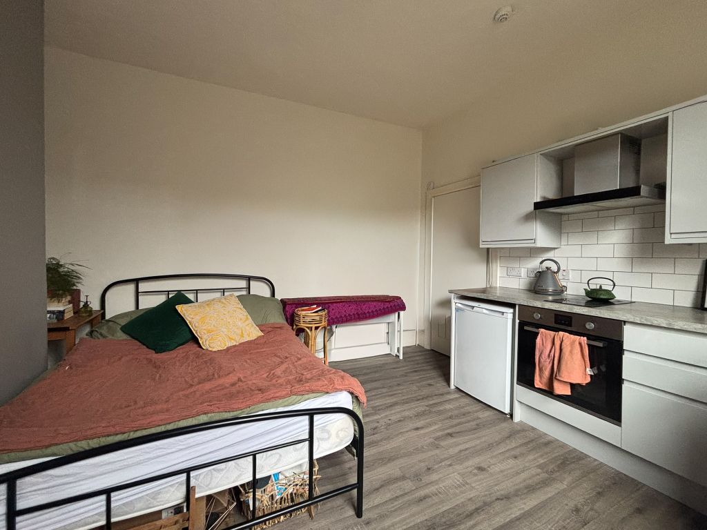 Property photo 2 of 5 Studio