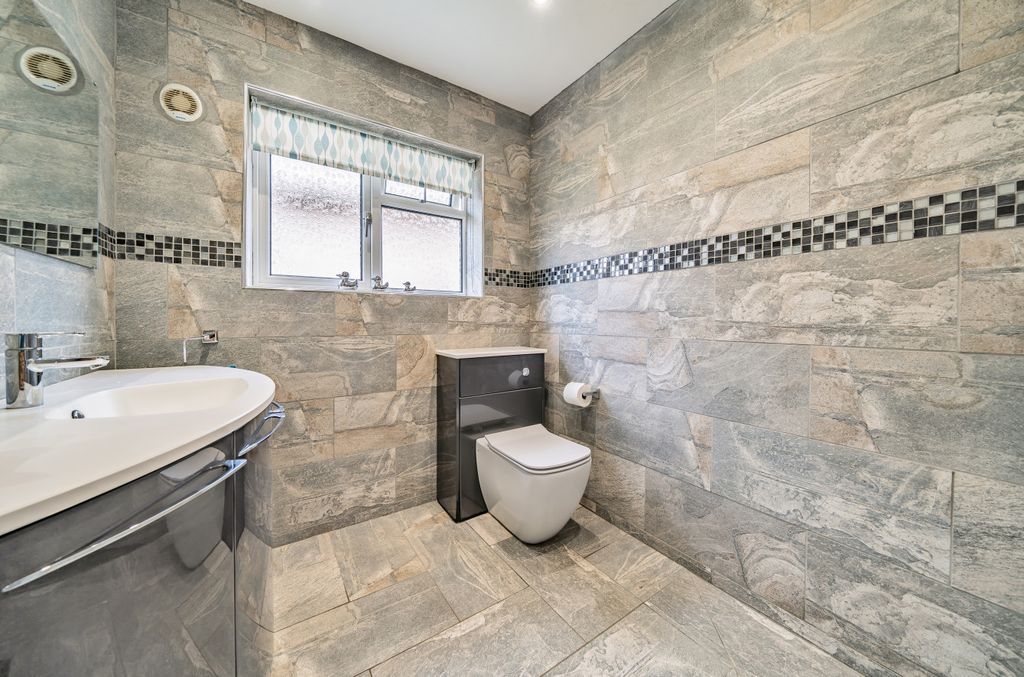 Property photo 3 of 26 Wet Room