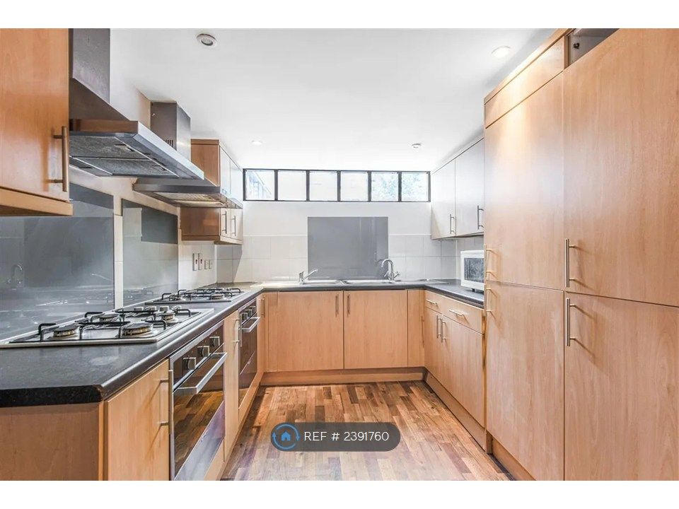 Property photo 3 of 19 Kitchen