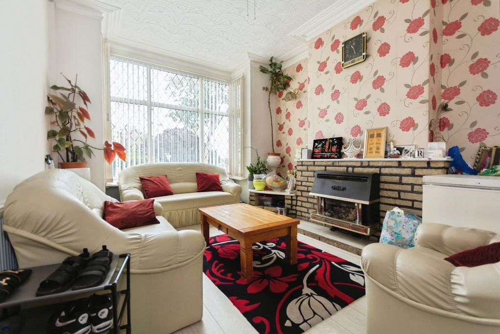 Property photo 2 of 17 Photo