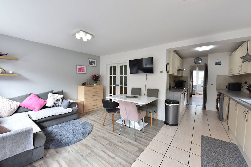 Property photo 3 of 25