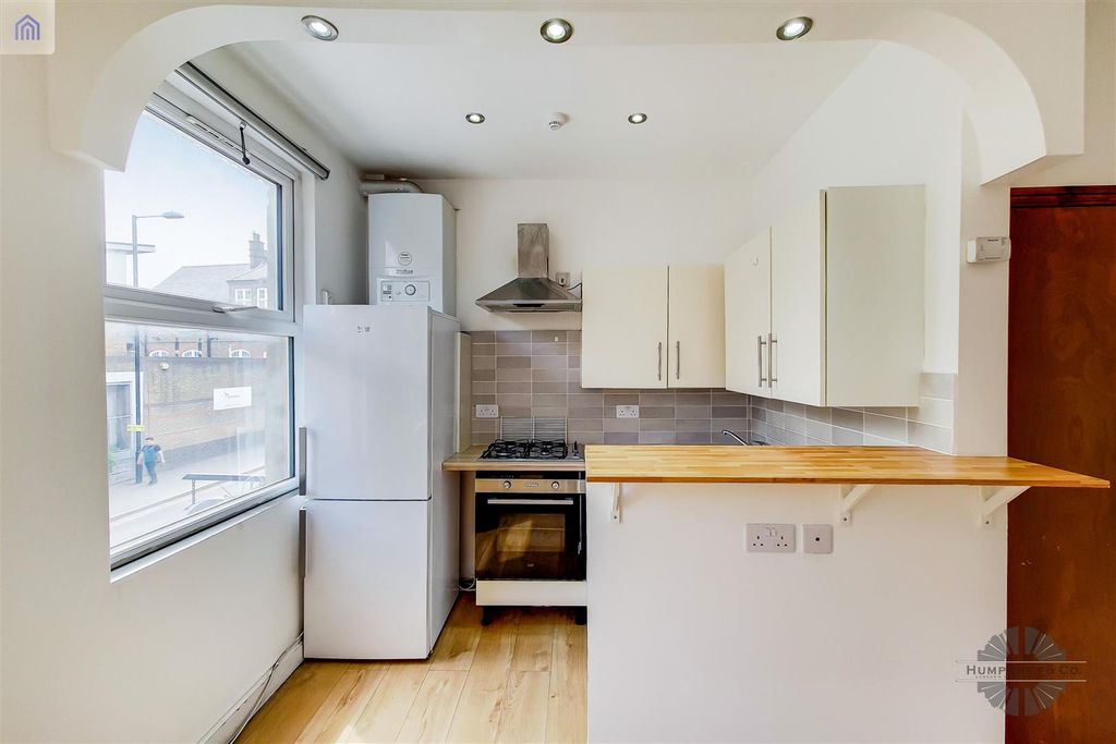 Property photo 1 of 10 1_Kitchen-Reception-1.Jpg