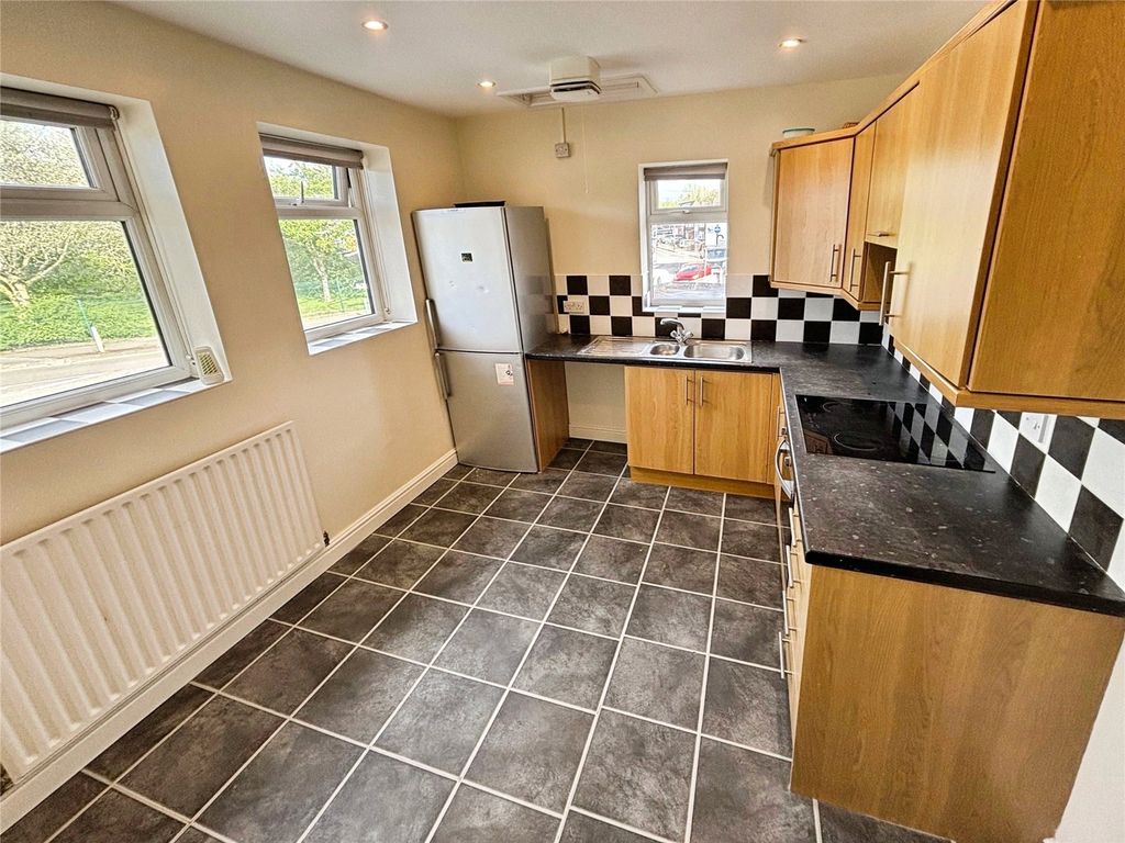 Property photo 3 of 8 Kitchen