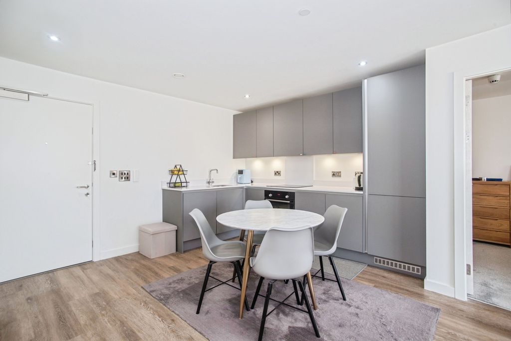 Property photo 3 of 12 Pbox-Img.Jpg