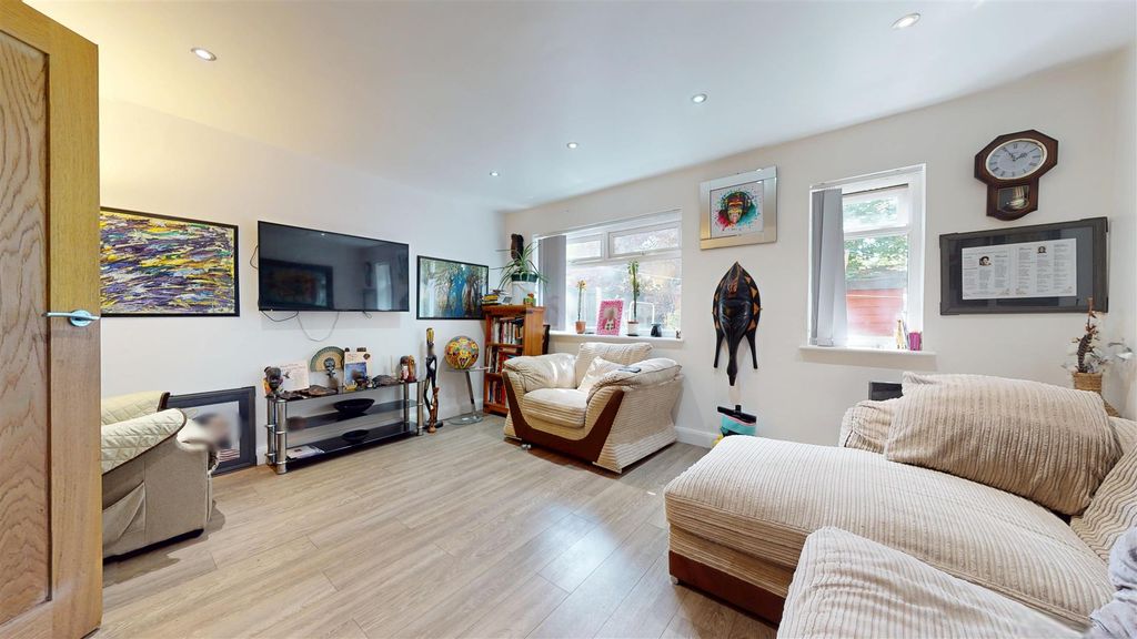 Property photo 3 of 21 Greengage Living Room