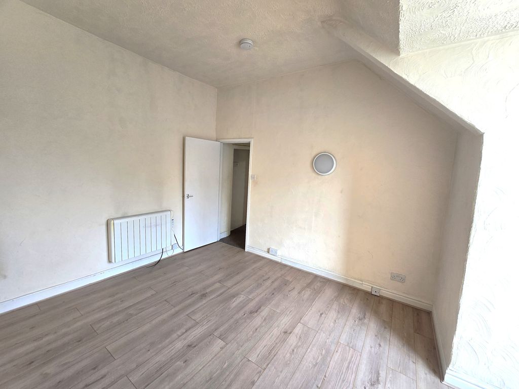 Property photo 3 of 7 1000081980