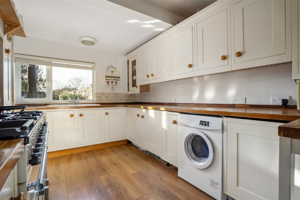 Additional image 8 of 3 bed detached bungalow for salePulens Crescent, Petersfield GU31