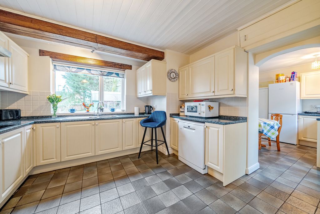 Property photo 3 of 21 Picture 3