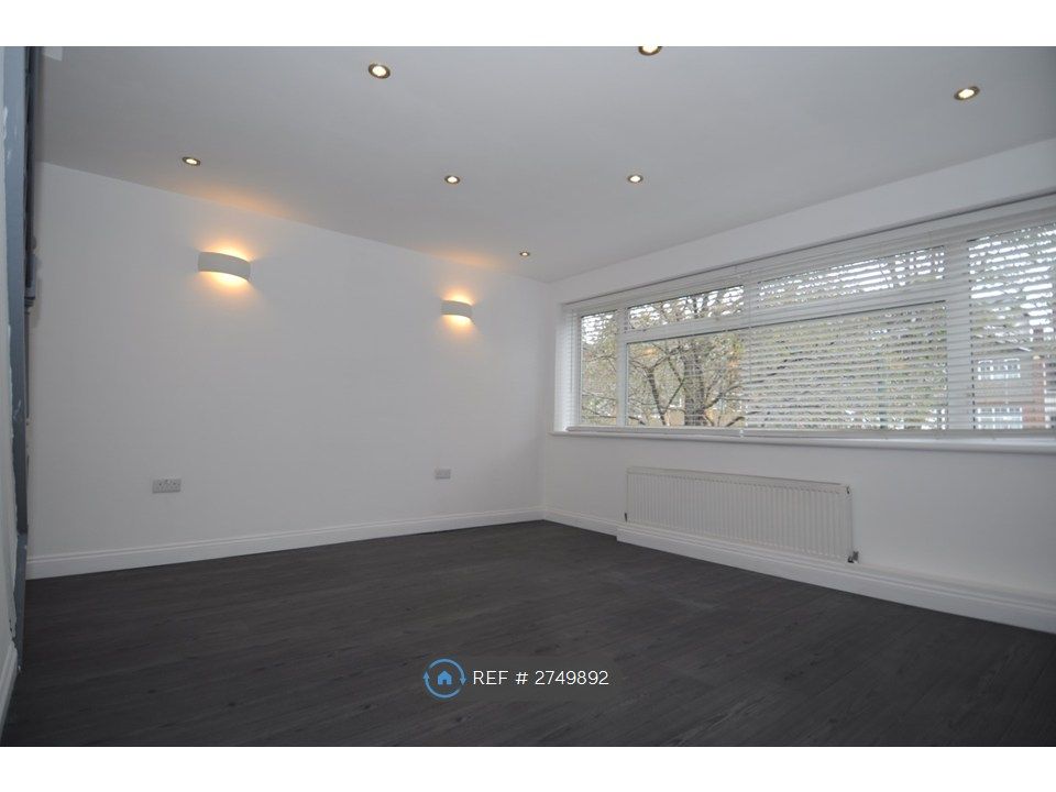 Property photo 2 of 11 Living Room