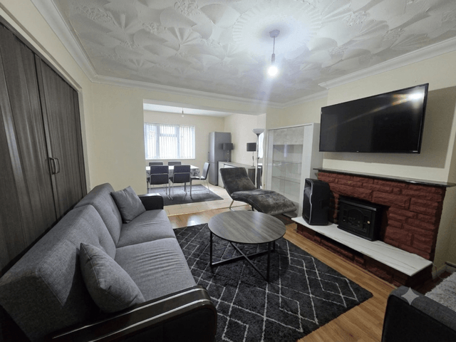 Property photo 3 of 11 Gallery