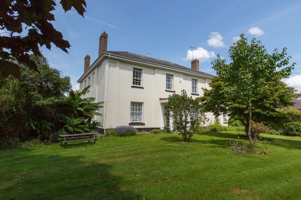 Property photo 1 of 5