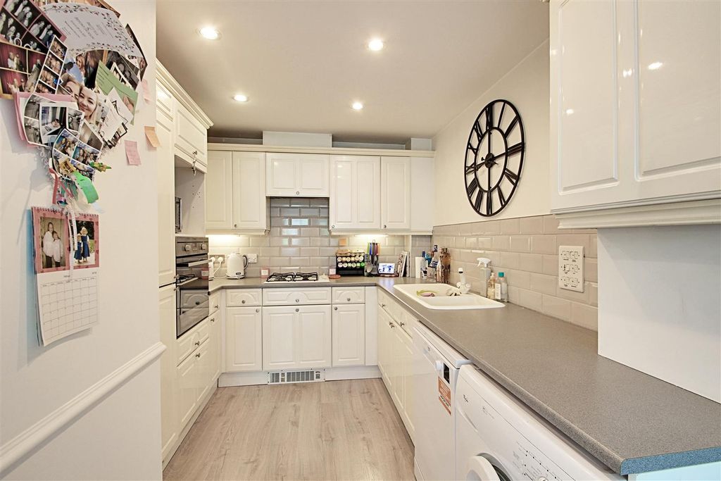 Property photo 3 of 18 Kitchen.Jpg