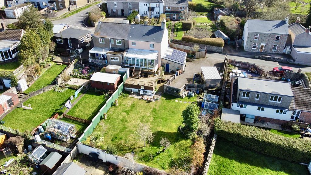 Property photo 2 of 33