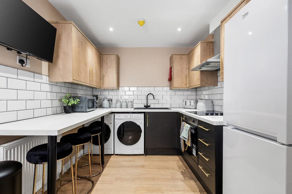 Property photo 3 of 25