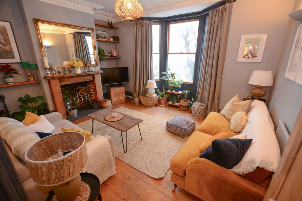 Property photo 2 of 26