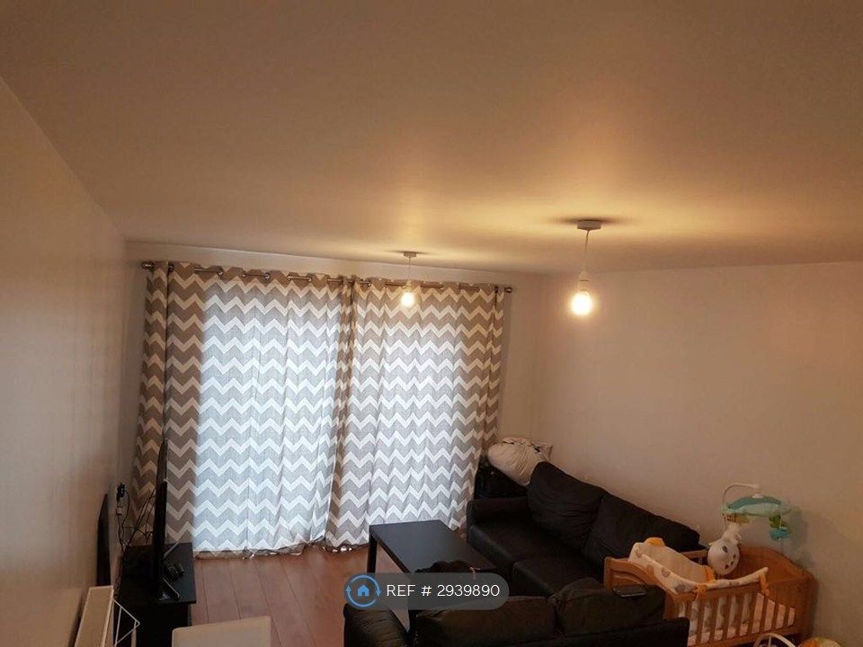 Property photo 3 of 10 Living Room