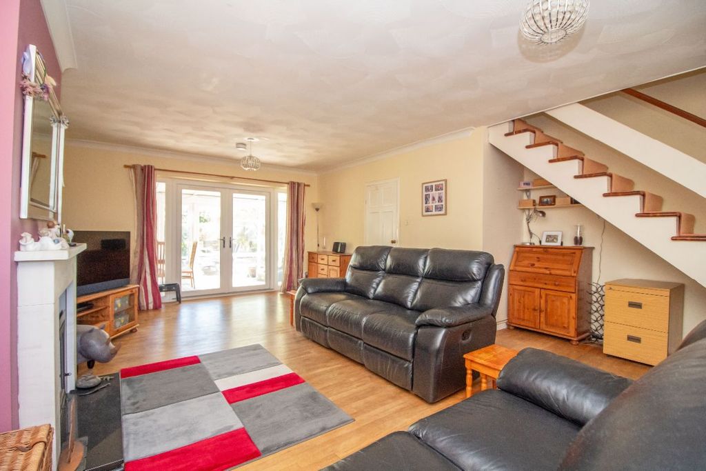 Property photo 3 of 27