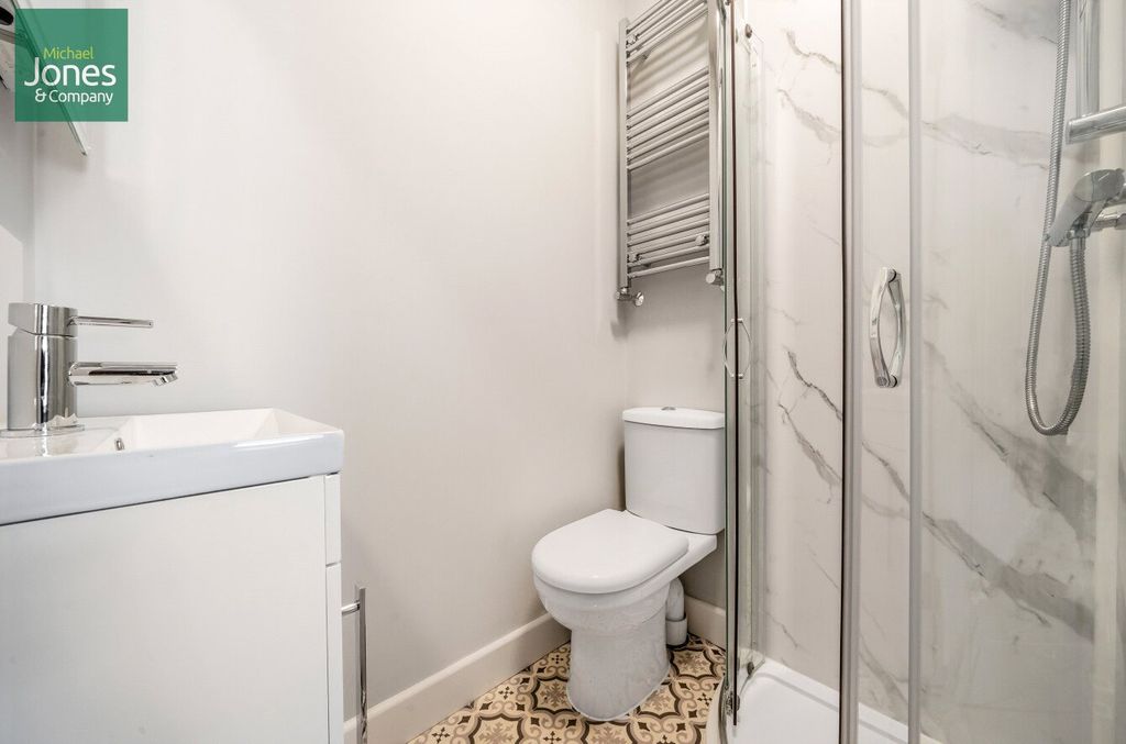 Property photo 3 of 7 Private En Suite