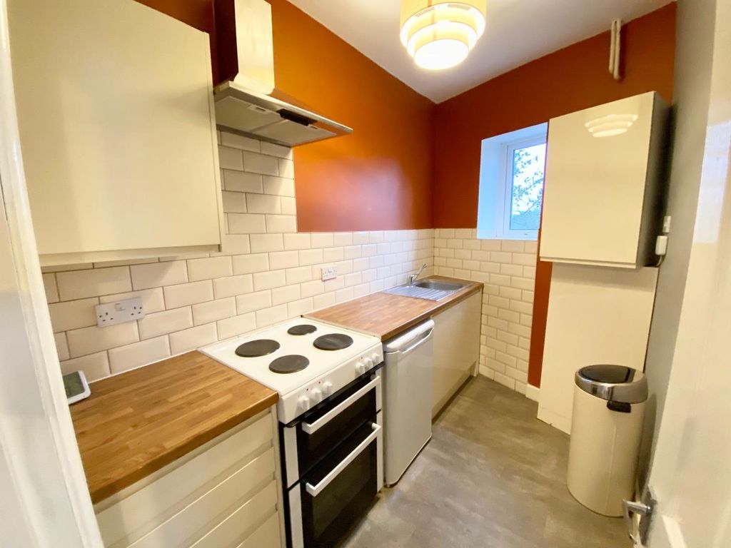 Property photo 3 of 14 Kitchen