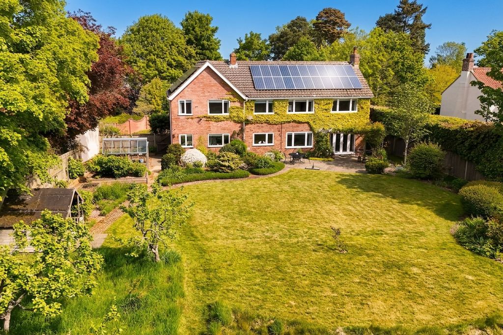 Property photo 2 of 34