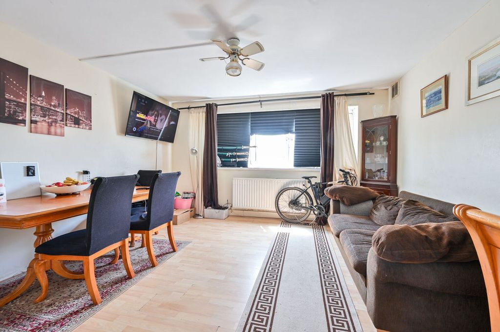 Property photo 2 of 6