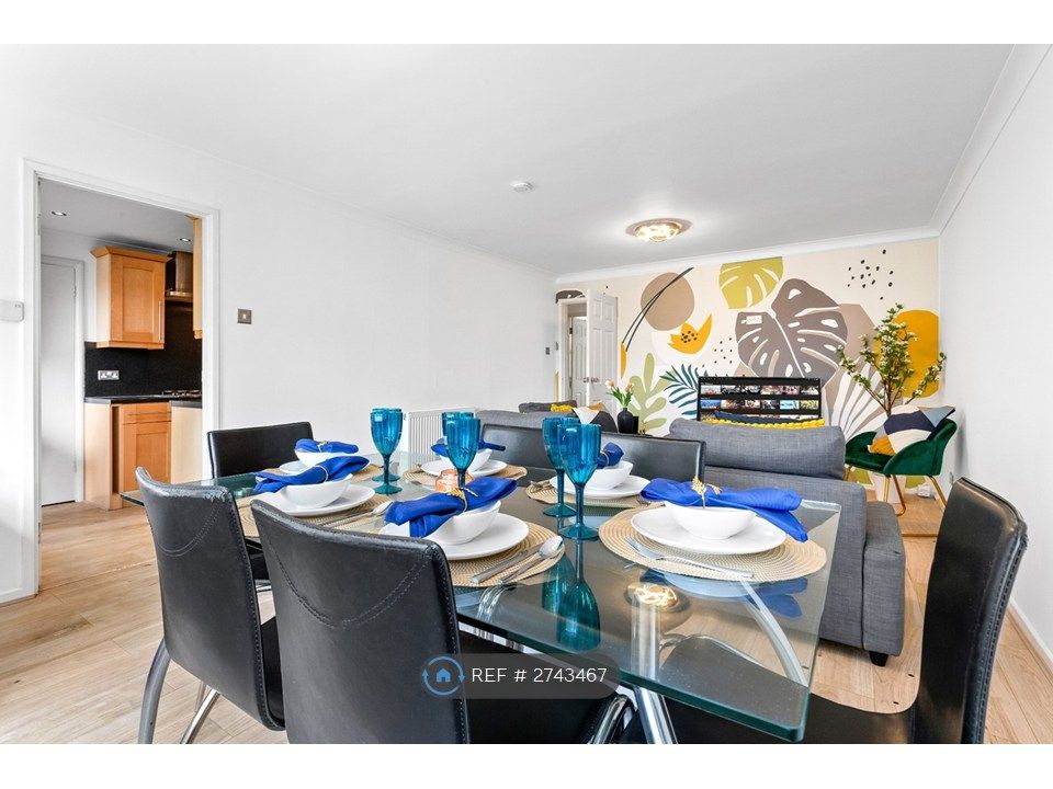 Property photo 1 of 11 Living/Dining