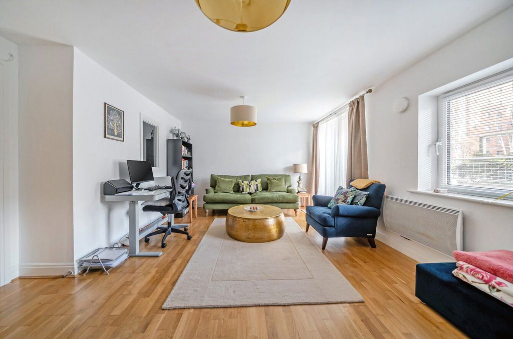 Property photo 3 of 17 1388313-12-693981...