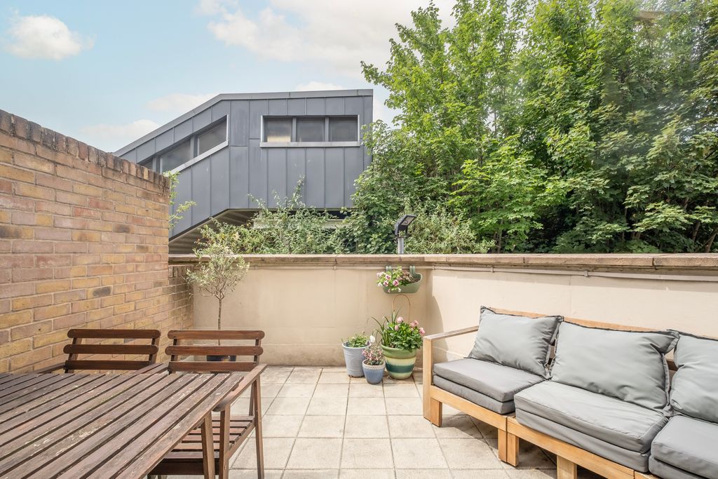 Property photo 3 of 12 Roof Terrace II