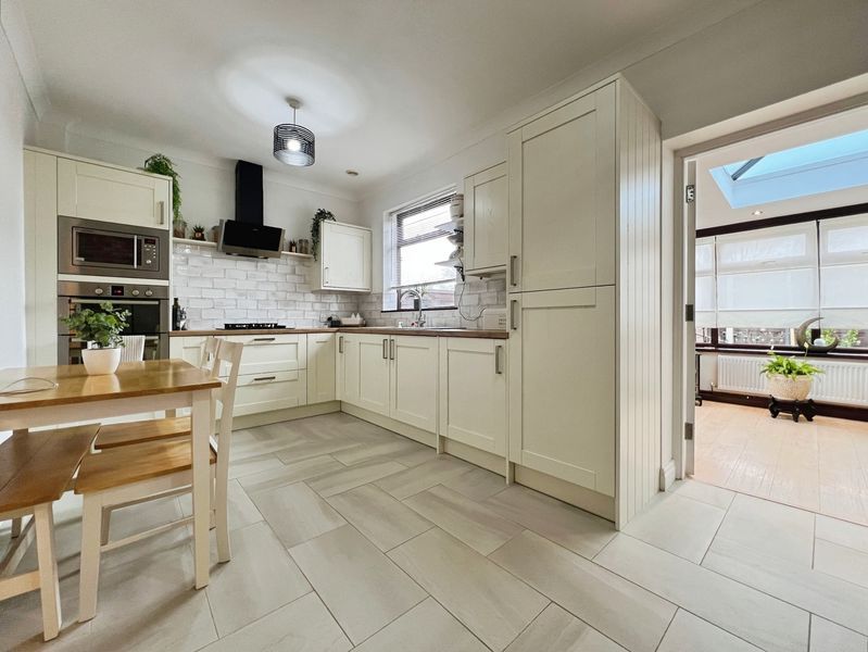 Property photo 3 of 18 Kitchen Diner