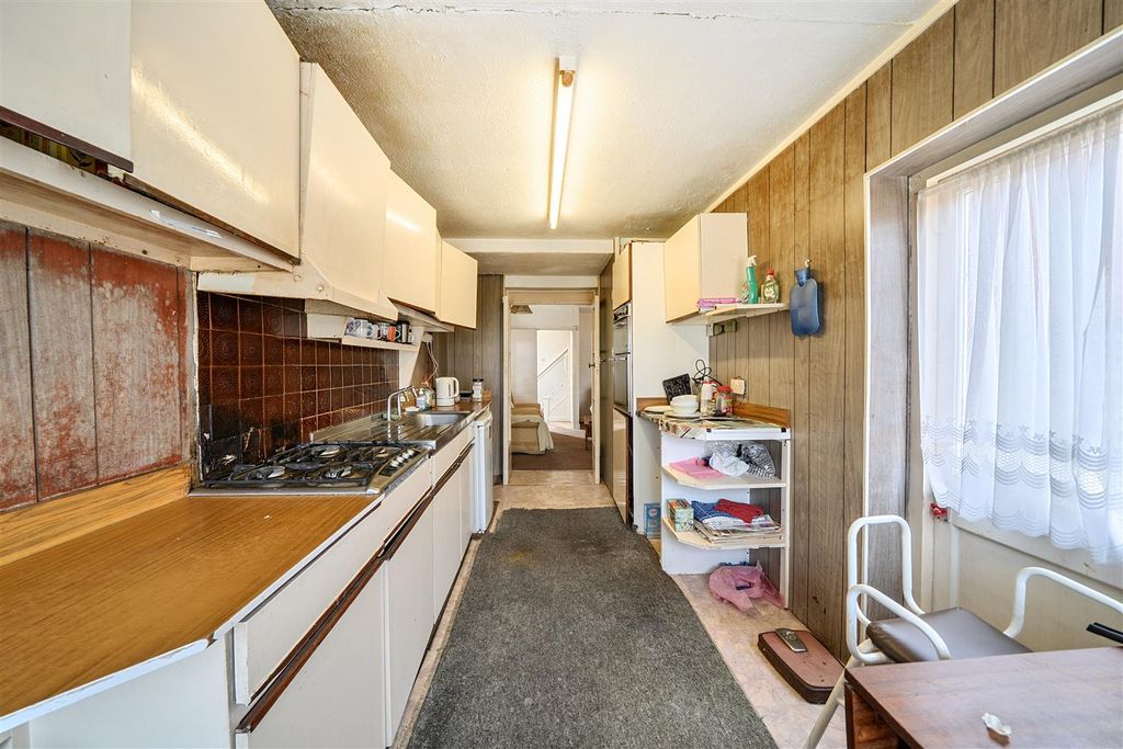 Property photo 3 of 20 Kitchen