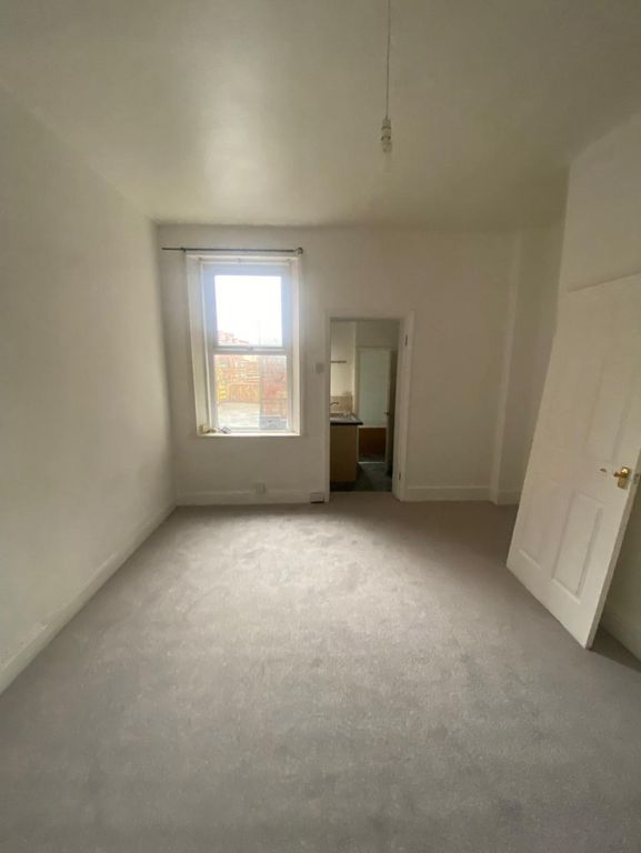 Property photo 2 of 6 Lounge