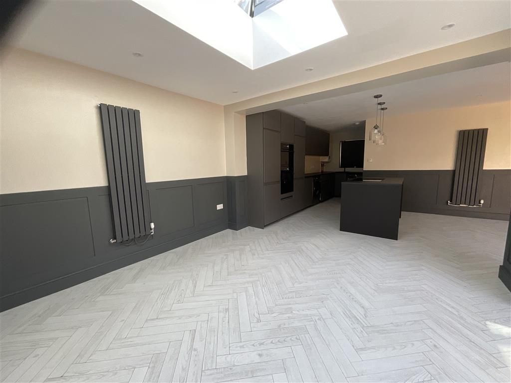 Property photo 2 of 6 Kitchen/Dining Area