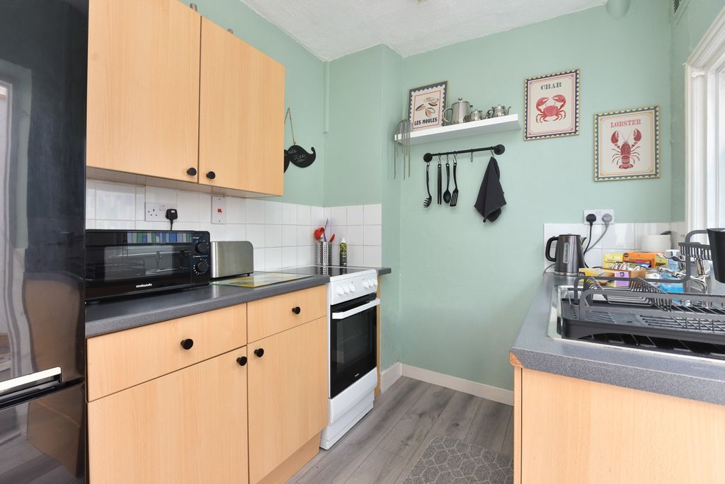 Property photo 2 of 16 5165507