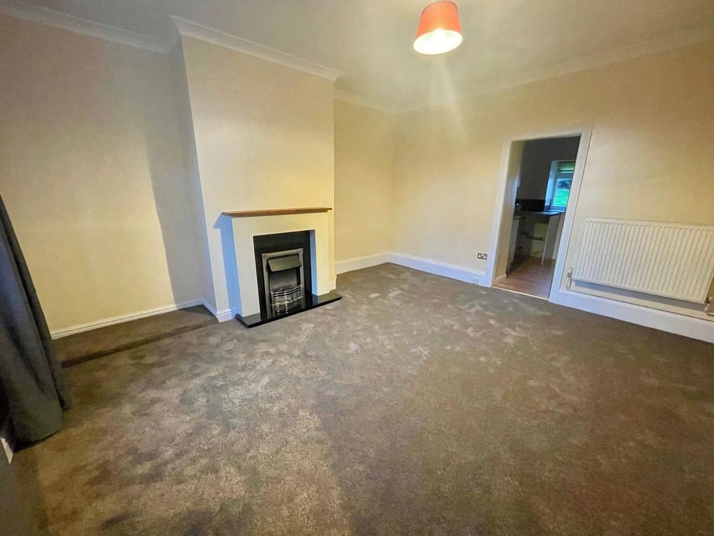Property photo 3 of 12 Lounge
