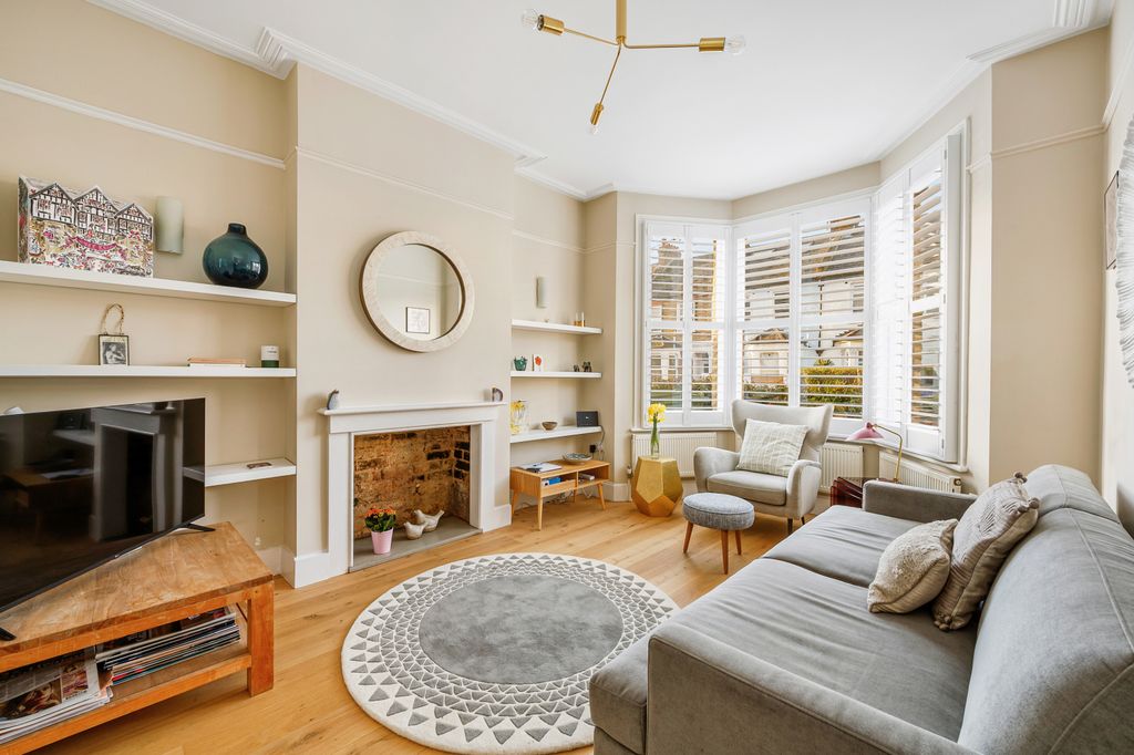 Property photo 1 of 18