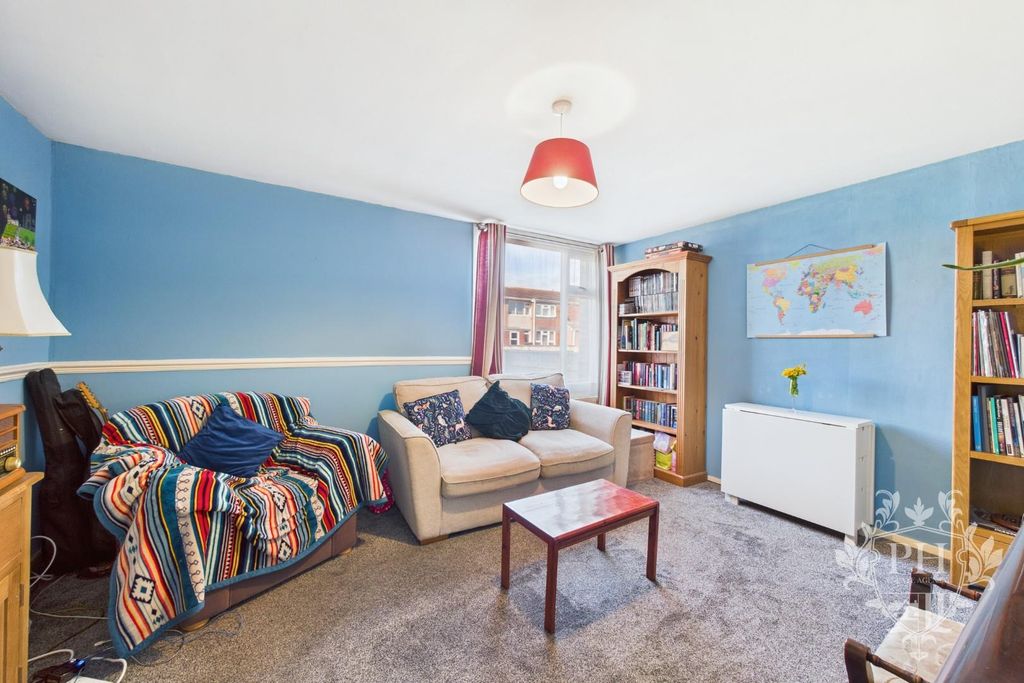 Property photo 3 of 12 Reception