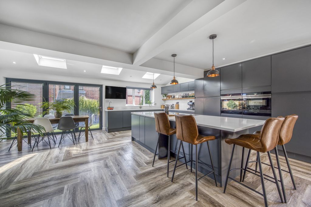 Property photo 1 of 27