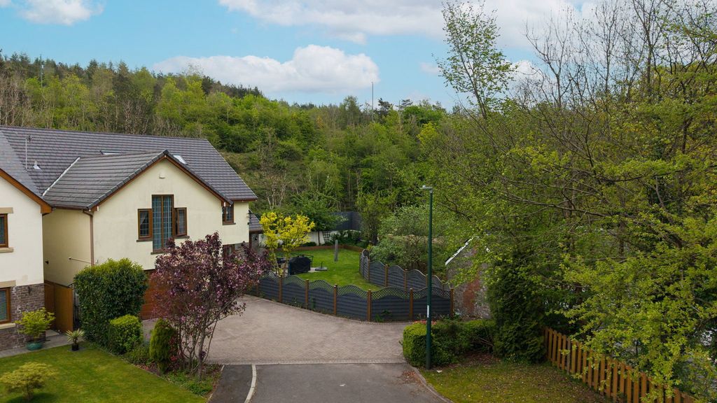 Property photo 2 of 50
