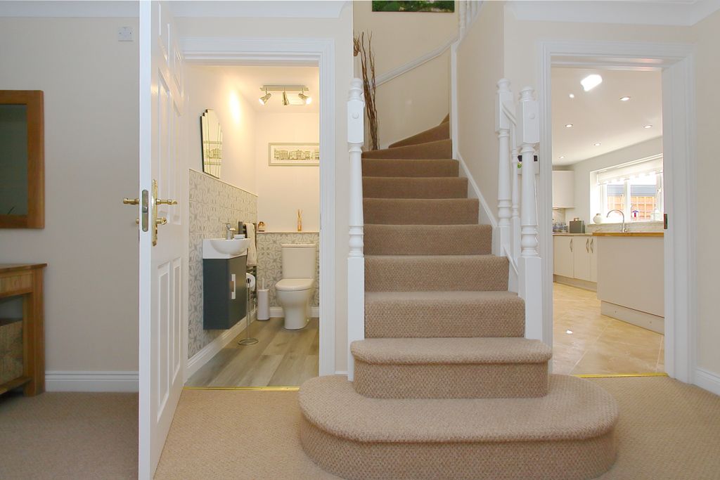 Property photo 2 of 33