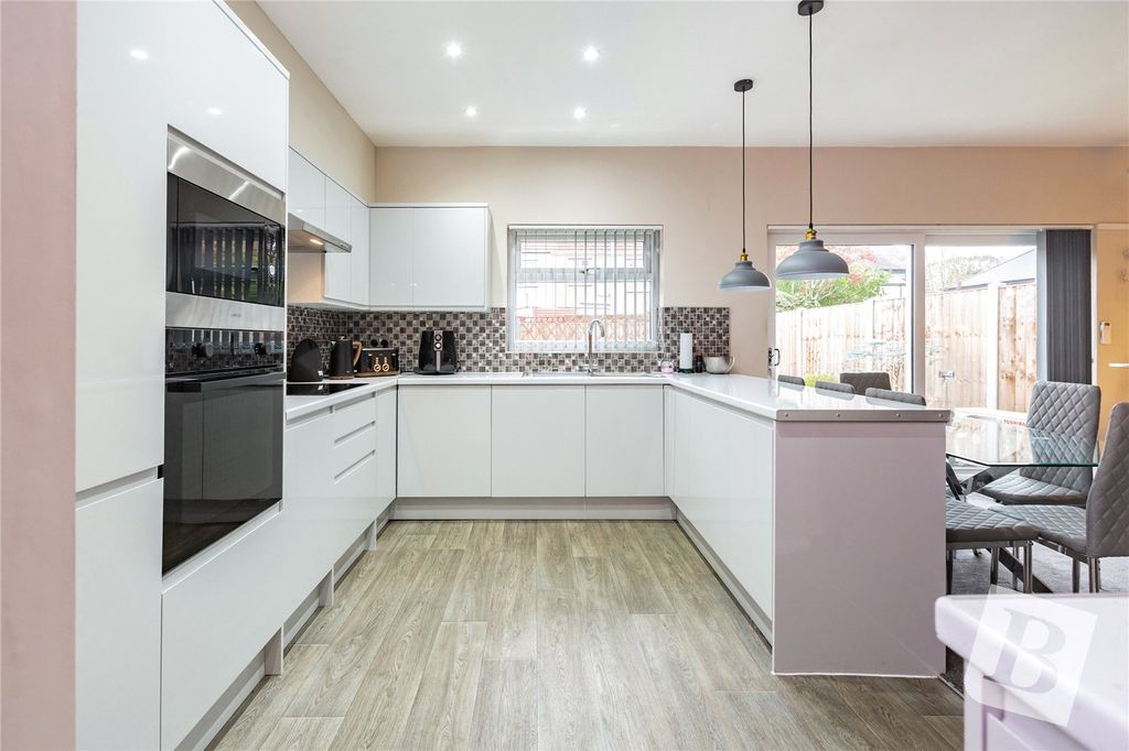 Property photo 2 of 23 Kitchen/Diner