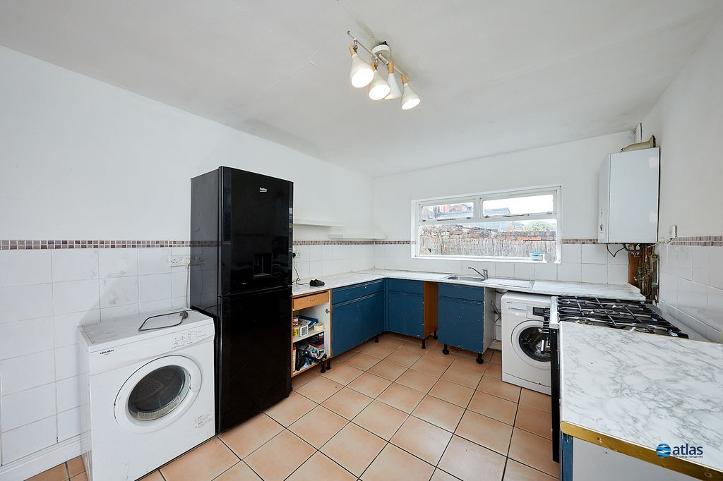 Property photo 3 of 14 Kitchen
