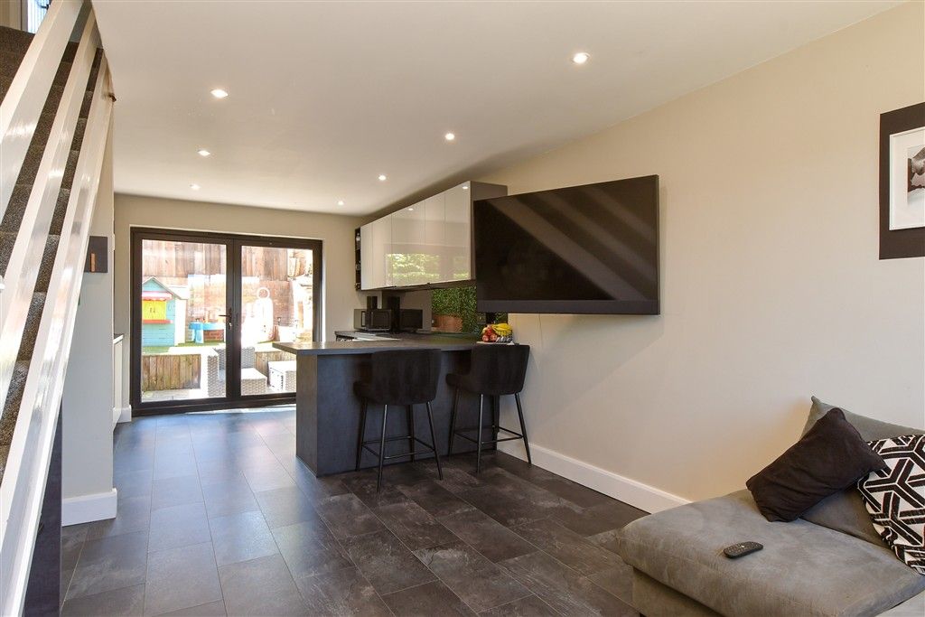 Property photo 2 of 10 Lounge