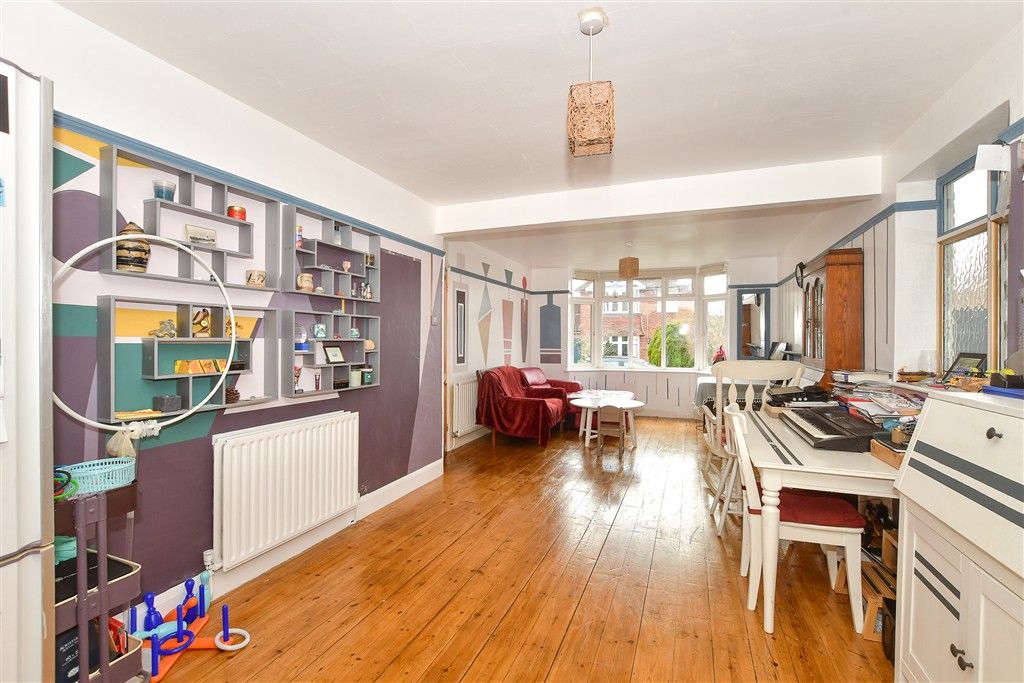 Property photo 2 of 12 Lounge/Family Room