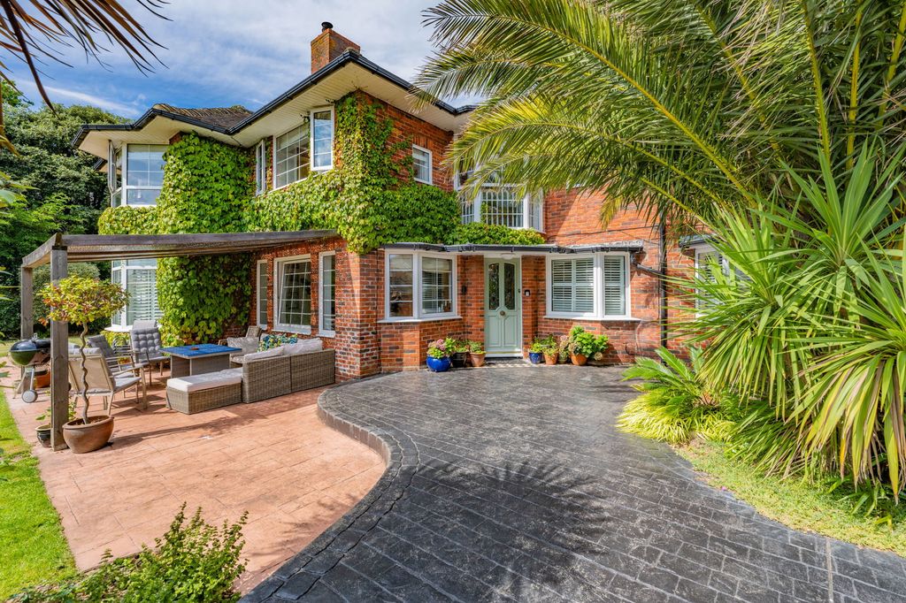 Property photo 1 of 52