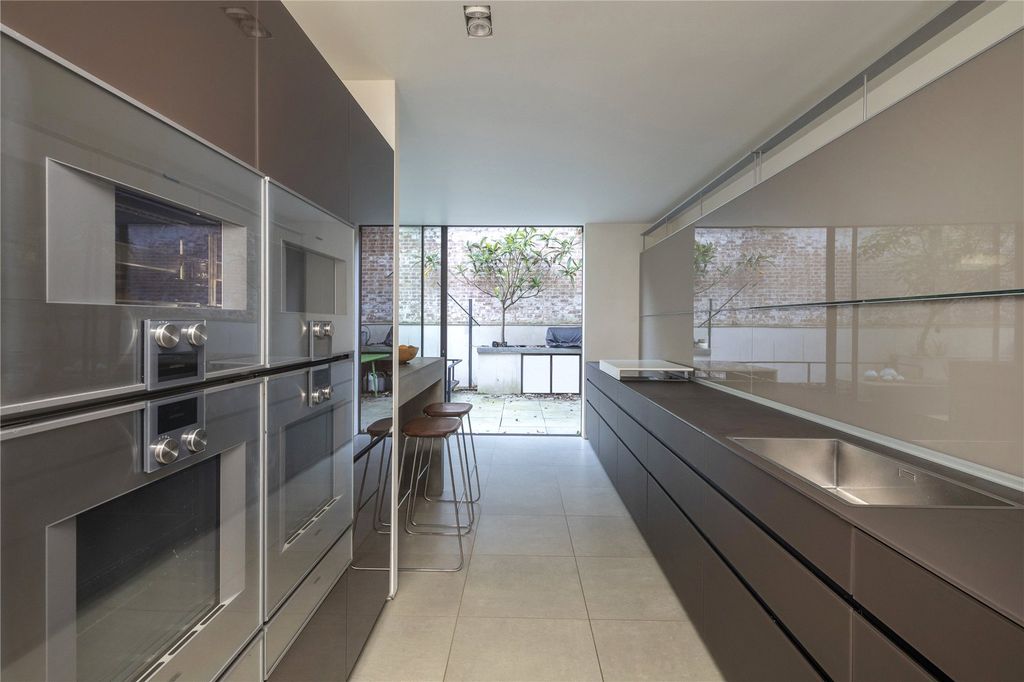 Property photo 3 of 22 Kitchen