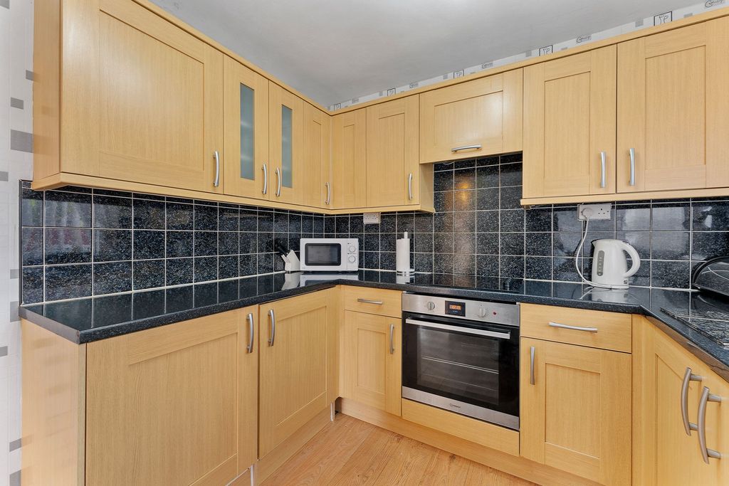 Property photo 3 of 27