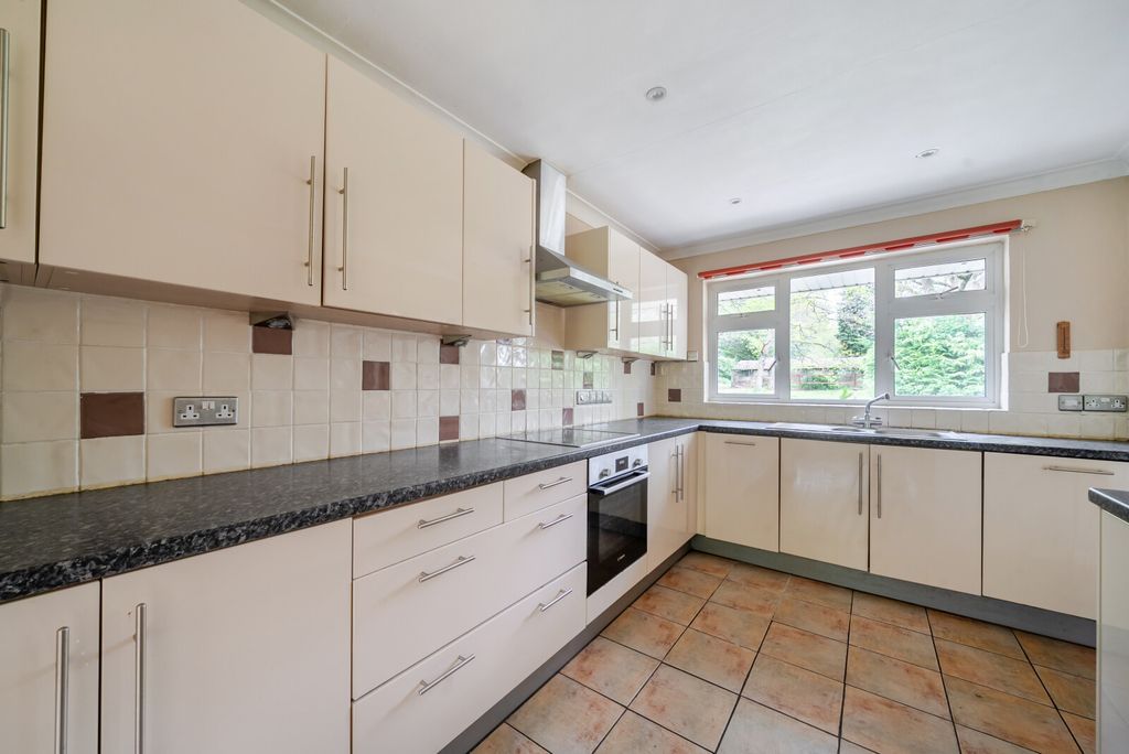 Property photo 3 of 20 Kitchen